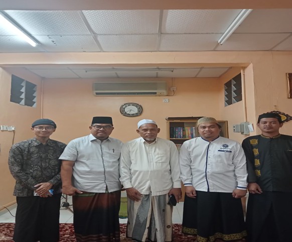 Imam Masjid Besar dari Mahasiswa Thailand Isi Kultum Rutin di Asrama UMAM