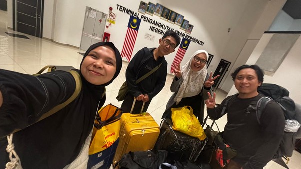 “Kami Pamit Balik ke Indonesia Dulu…” Mahasiswa UMAM Rayakan Proposal Defense dengan Bahagia dan Air Mata Perjuangan