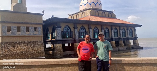 Masjid Terapung di Perlis, Malaysia — Destinasi Spiritual & Wisata Paling Hits!